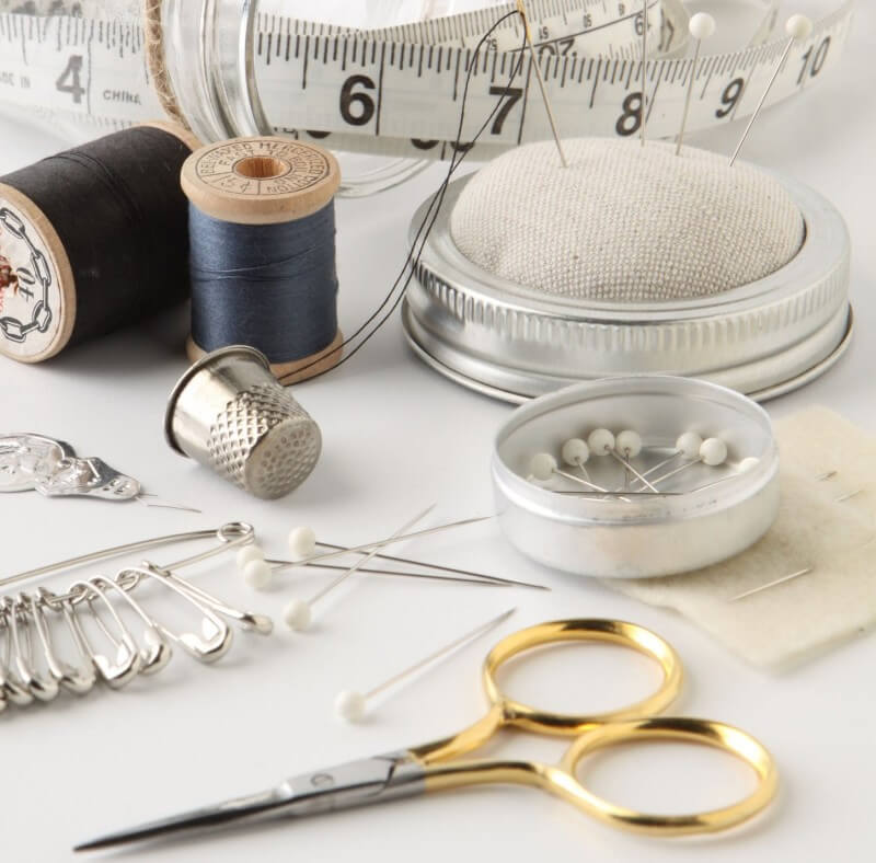 mason-jar-sewing-kit-materials-e1436791884621
